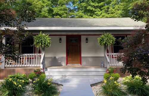 Jacksonport House | Cozy cottage tucked in the woods. 5 minutes from Cave Point and Whitefish Dunes.
