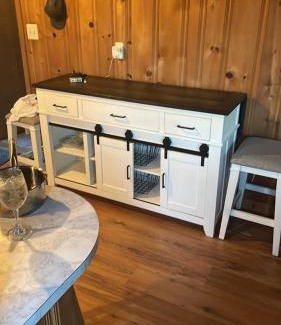 Holland House | Cozy Cottage