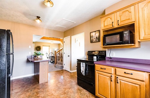 Bradford Other | Cozy Cottage