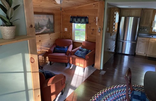 Bethel Cottage | Cozy Cottage w/Lil' Pond, Fenced Yard & Firepit (Dog friendly!)