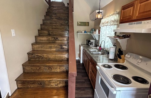 Five Points Cottage | Cozy cottage with AC, Pet-friendly, Near West Point Lake