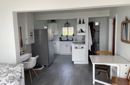 Loyalist Cottage | Cozy Cottage with all the amenities on Lake Ontario