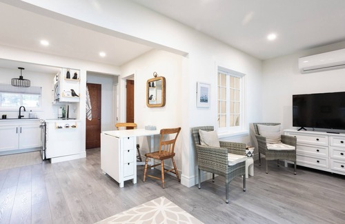 Loyalist Cottage | Cozy Cottage with all the amenities on Lake Ontario