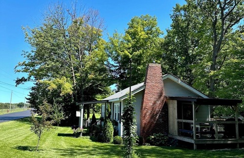 Waterport Cottage | Cozy cottage with direct river access - perfect for fishing or weekend escape