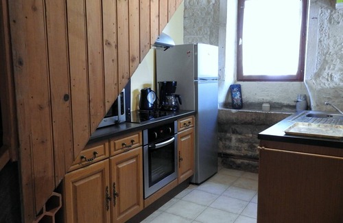 Pont-la-Ville Cottage | Cozy Cottage with Garden, Fishing Gear & Pets Welcome in Pont-la-Ville