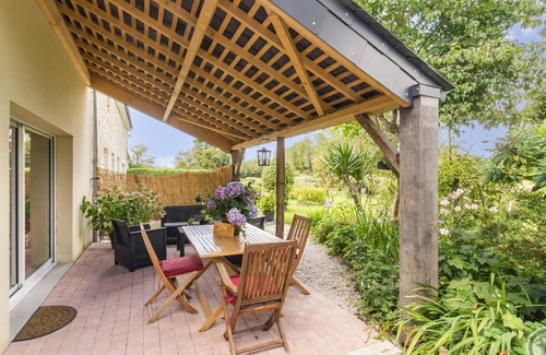 Picauville Apartment | Cozy Cottage with Garden, Terrace & Horse Facilities in Picauville