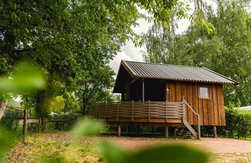 Zuna Cabin | Cozy cottage with hot tub, right on the Regge River. Check out the pictures!