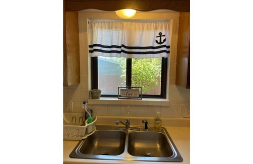 Port Austin Cottage | Cozy cottage with natural fire place!