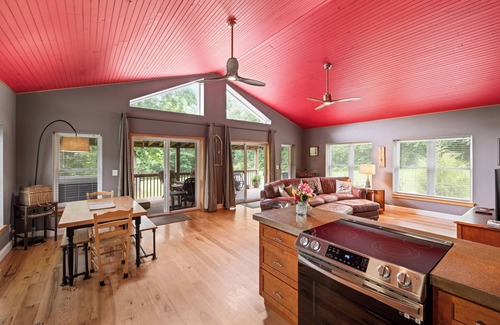 Lovingston Cottage | Cozy cottage with PRIVATE hot tub and year round pool.