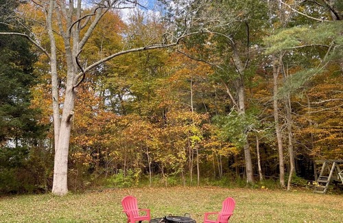 Mattapoisett Center House | Cozy cottage with walking trails, close to beaches and local history!