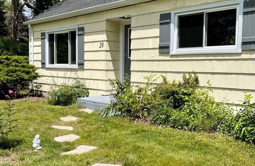 Mattapoisett Center House | Cozy cottage with walking trails, close to beaches and local history!