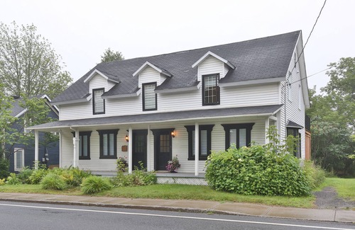Knowlton Apartment | Cozy country 2 bedroom rental unit in Knowlton Village