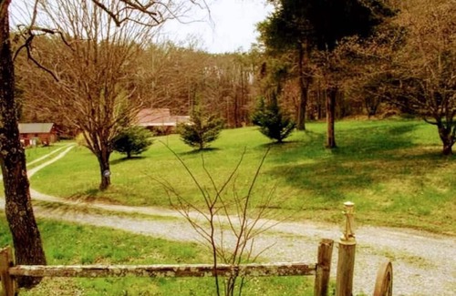 Kodak Cabin | Cozy Country Cabin New: Hot Tub & Outdoor