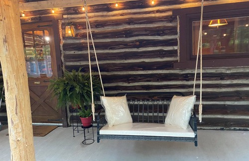 Shinglehouse Cabin | Cozy Country Cabin