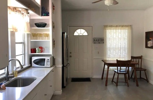 Roanoke House | Cozy Country Farm House in North Keller