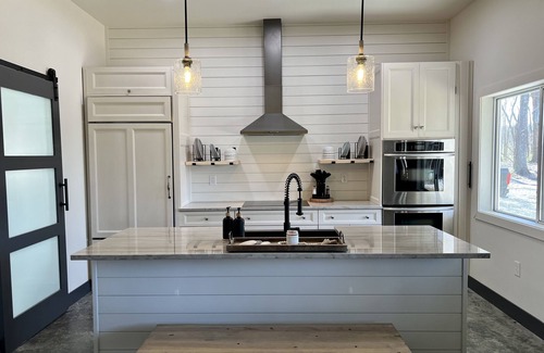 Perry County House | Cozy Country Getaway Cabin Barndominium on 115 wooded acres