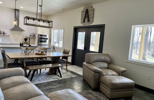 Perry County House | Cozy Country Getaway Cabin Barndominium on 115 wooded acres