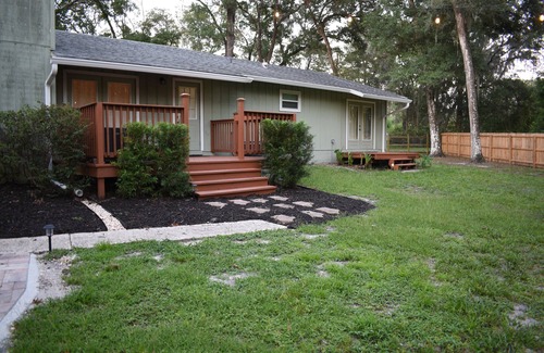 Glenwood House | Cozy country home in North Deland. Close to historic downtown!