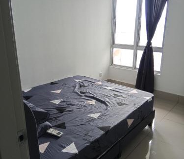 Salak South House | Cozy Couple Master bedroom 10 Mins from KLCC & LRT Station