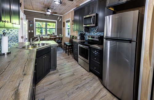 Spanish Wells House | Cozy Cove/Beach Access/FREE Golf Cart, Kayak/Peacefull/400ft sand path to Beach.