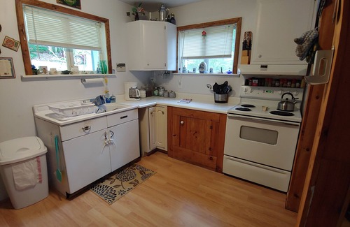 Tunkhannock Cottage | 'Cozy Cove' Cottage on Lake Carey