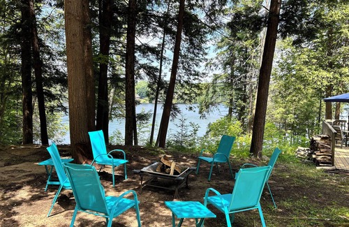 Minden Hills Cottage | Cozy Cove on Gull LakenGetaway to your own cove with swim up dock and sand beach