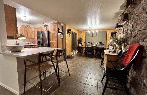 Cuchara House | Cozy Creek side 3 bedroom Cabin- kid & pet friendly