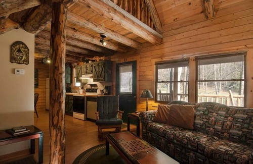Bryson City Cabin | Cozy Creekside Cabin just a few steps from Lands Creek!