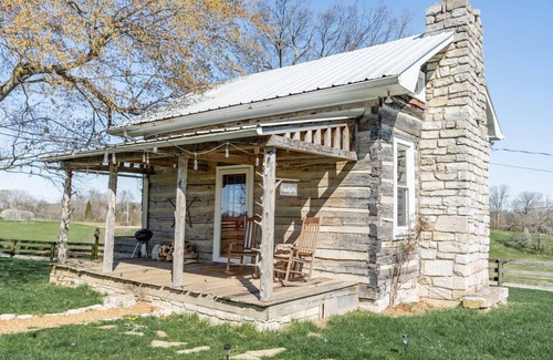 Columbia Cabin | Cozy Crockett's Retreat: Where History Meets Comfort