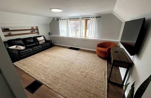 West Falls Apartment | Cozy Cuddler's Cottage