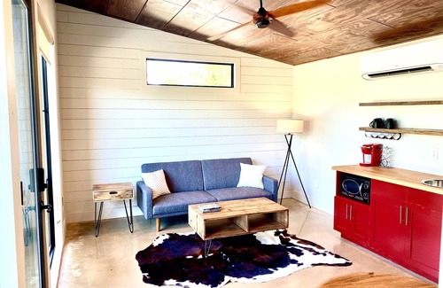 Dripping Springs House | Cozy/Cute Tiny House close to wineries, wedding venues & outdoor fun