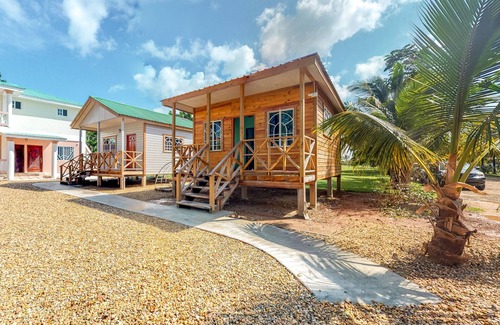 Dangriga Cabin | Cozy Dangriga cabin, romantic Belize getaway, couples’ retreat Belize