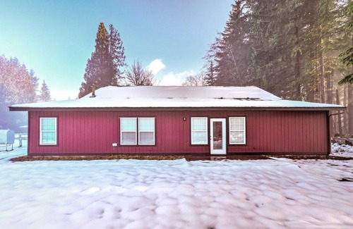 Darrington House | Cozy Darrington Cottage with Grill, Near Trails