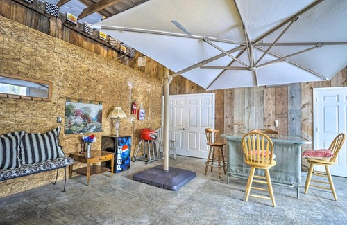 Darrington House | Cozy Darrington Cottage with Grill, Near Trails