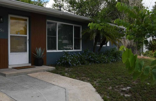 Deltona Lakes Cottage | Cozy Deltona Stay Fire Pit + Orlando