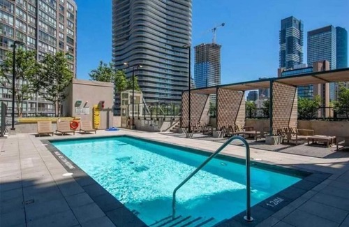 Bay Cloverhill Condo | Cozy Downtown Escape: Near Subway, UofT, Financial Districts.