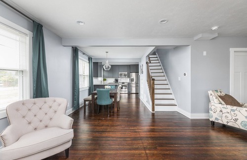 Greenwood House | Cozy Downtown Greenwood Retreat - Walkable to Everything