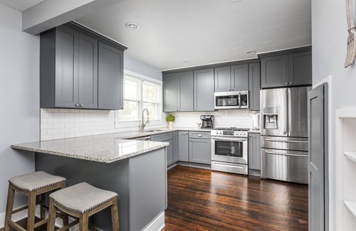 Greenwood House | Cozy Downtown Greenwood Retreat - Walkable to Everything