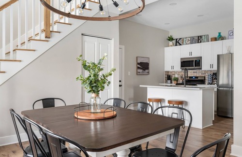 Holy Cross House | COZY DOWNTOWN HOME ONLY1 MILE FROM CENTER OF CITY - COMPLETELY RENOVATED!