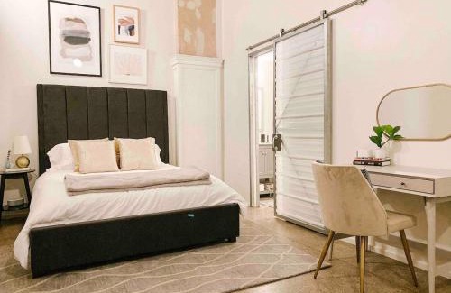 Old City Apartment | Cozy Downtown Loft