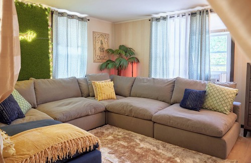 Nashua Apartment | Cozy Downtown Nashua Retreat: The Komfi 1 Bed/1 Bath!