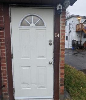 Sunnyside Apartment | Cozy downtown one bedroom free parking