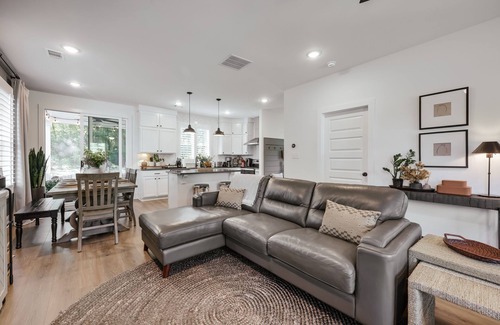 Watkinsville House | Cozy Downtown Retreat! Patio + Fire Pit + Garden