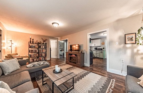 Central Colorado Springs House | Cozy Downtown Bungalow - Hot Tub, AC, Parking