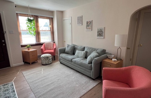 Belleville House | Cozy Duplex in Belleville