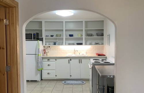 Cheyenne House | Cozy Dwelling Three blocks from UMC and Downtown