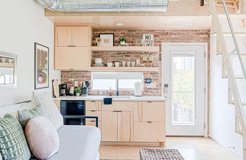 Waller Creek District House | Cozy East Austin Loft With Downtown Views and Low Key Vibes