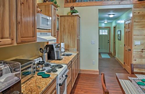 East Bernstadt House | Cozy East Bernstadt Cabin with Porch and Fishing Lake!