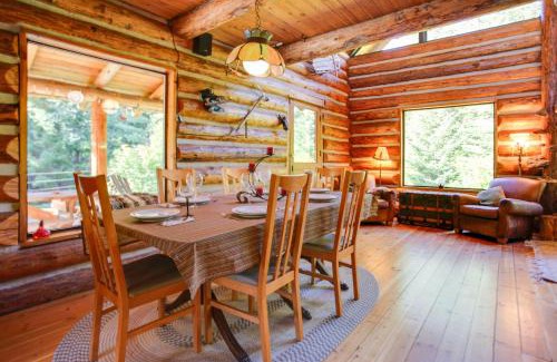 Easton House | Cozy Easton Cabin with Wenatchee Natl Forest Views!