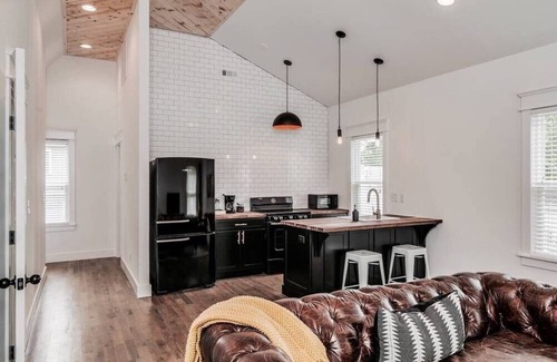 McFerrin Park House | Cozy Eastside Loft - Walkable to Restaurants!